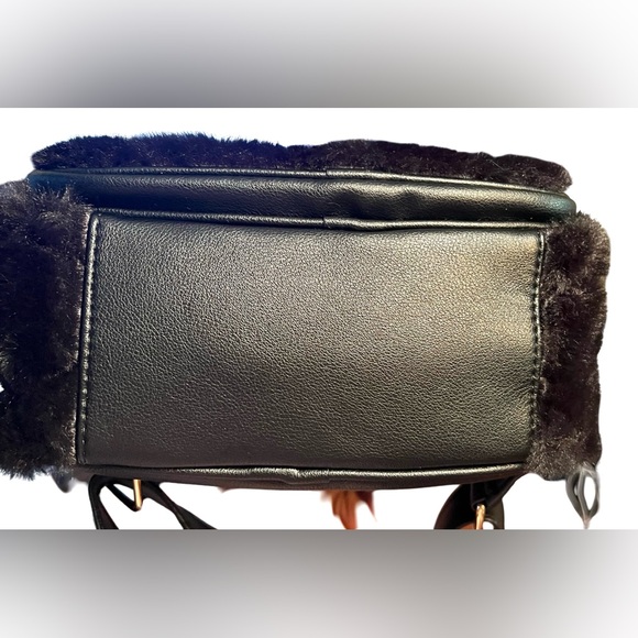 Juicy Couture NWT Black “ Let's Get Cozy” Fur Backpack Heart Pom Pom Keychain - Picture 9 of 11